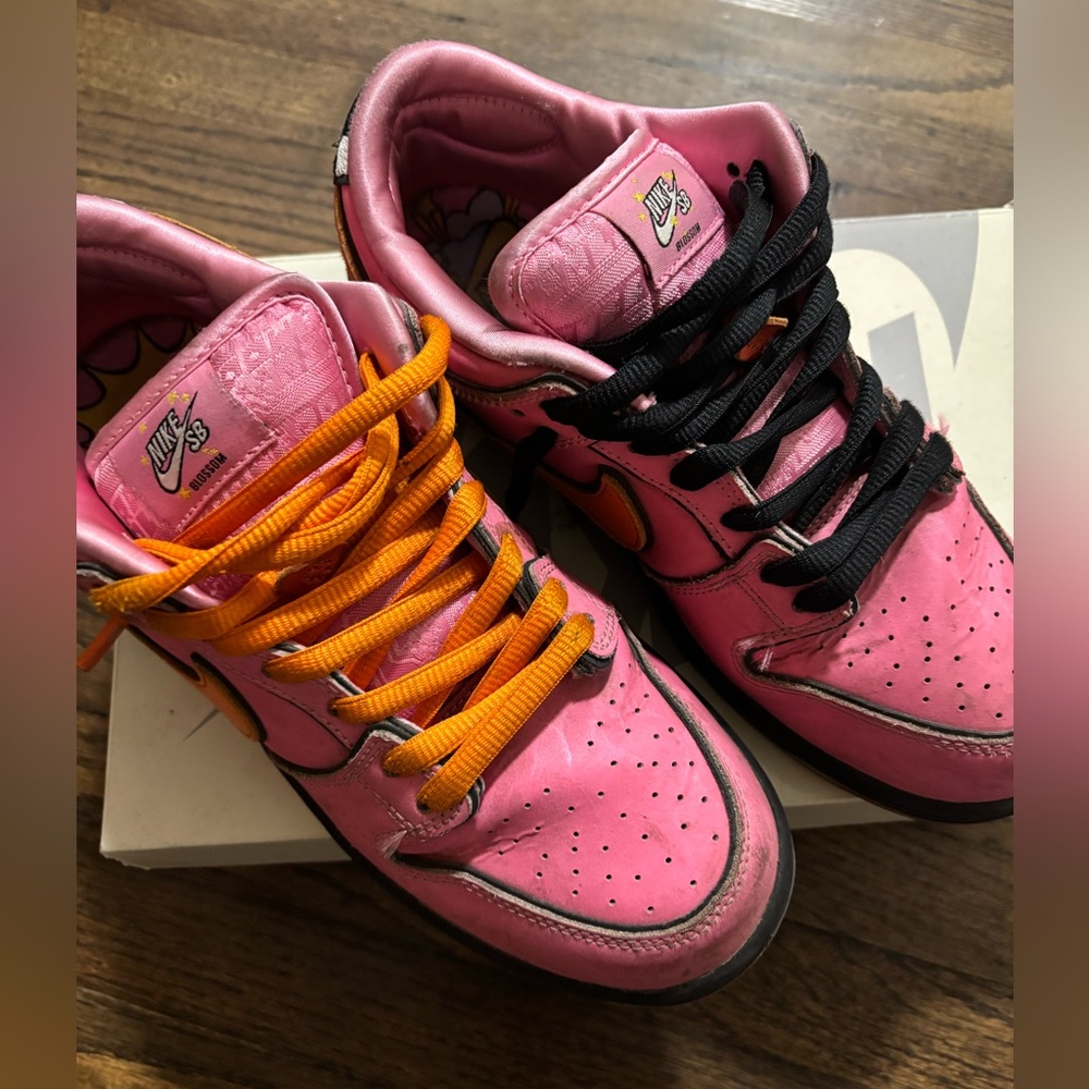 THE POWERPUFF - Nike SB Dunk Low Pro GS Pink and Black Shoes.